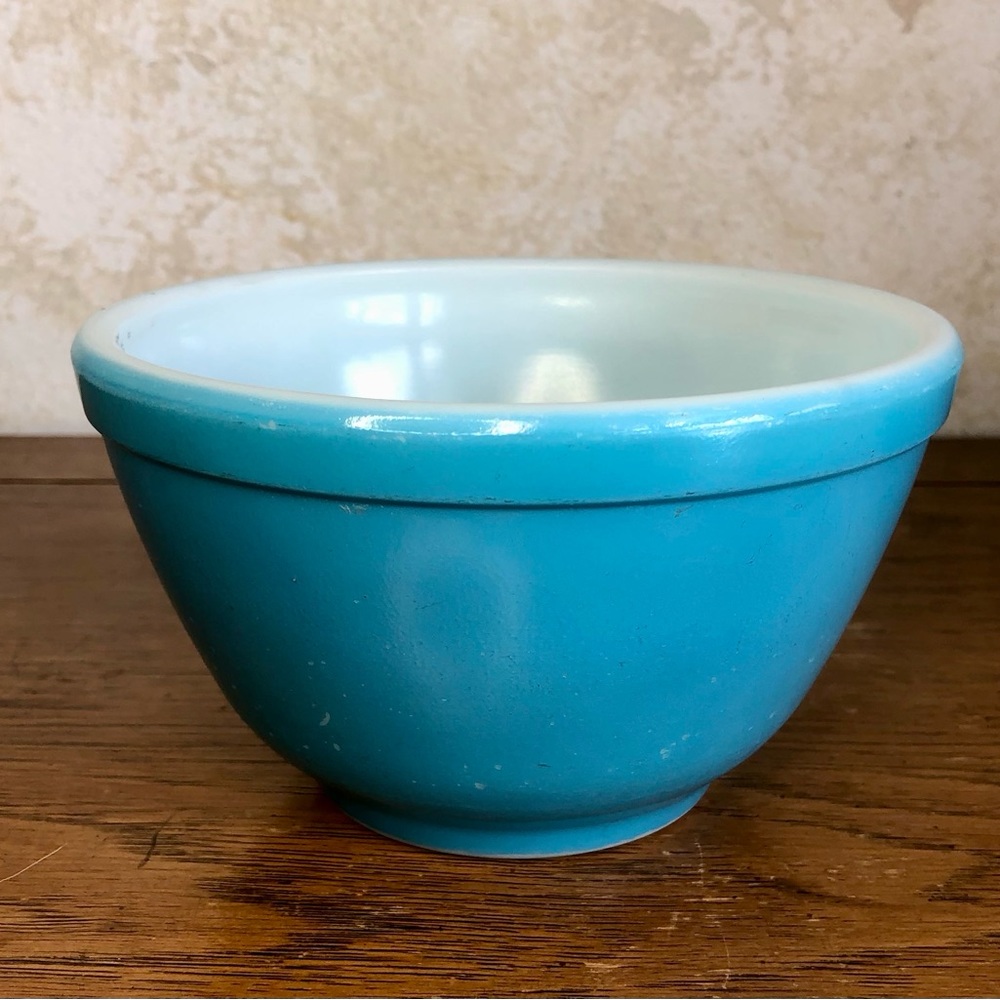 Vintage small blue Pyrex mixing bowl- primary replacement?